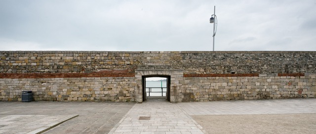 _NK28082-portsmouth-sea-wall